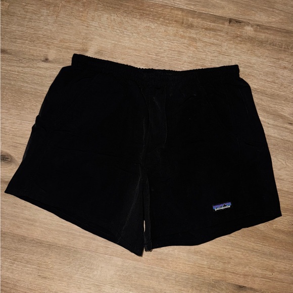 Patagonia Pants - Like new Patagonia baggy shorts